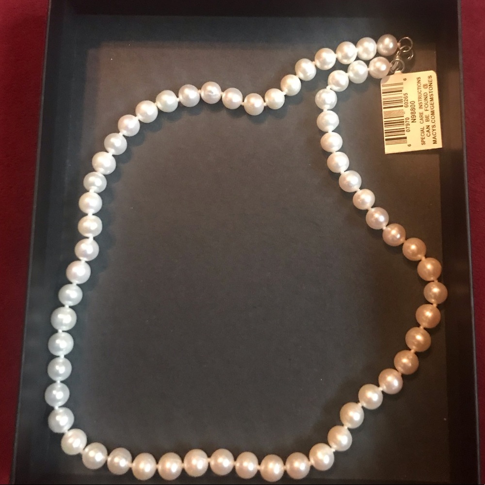 Cultured pearl necklace